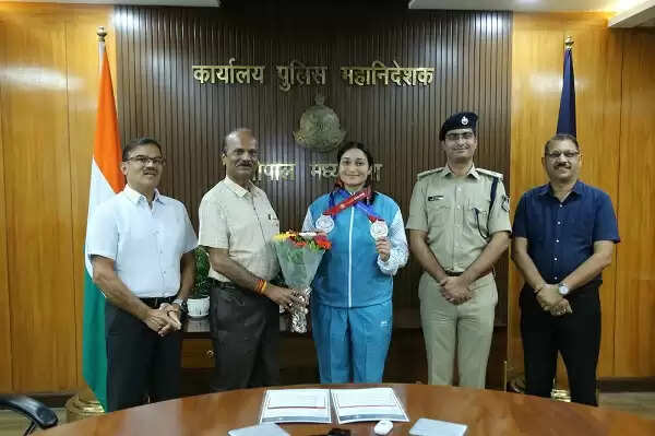 अमेरिका में वर्ल्ड पुलिस एंड फायर गेम्स 2025 में दो रजत पदक जीतने वाली रीना गुर्जर का डीजीपी ने किया सम्‍मान