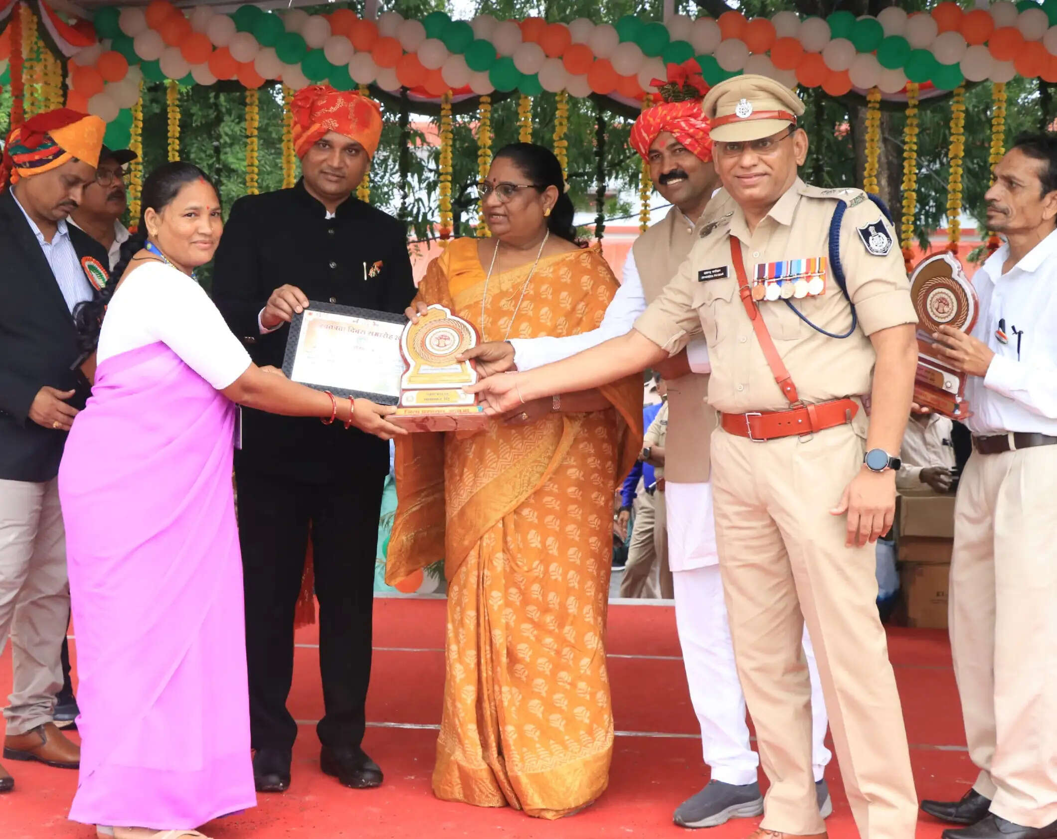 झाबुआ में हर्षोल्लास से मना 80वां स्वतंत्रता दिवस, बूंदाबांदी के बीच दिखी संस्कृति की झलक