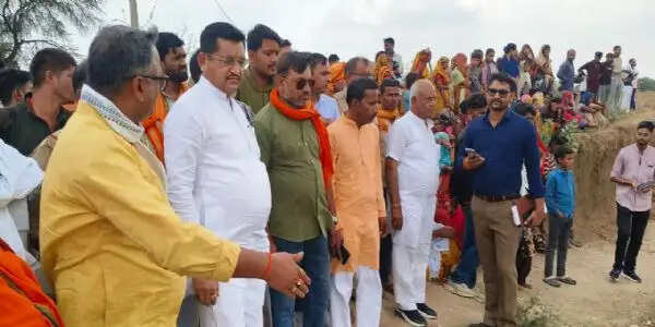 (अपडेट) हमीरपुर नाव हादसा : पांच बच्चों समेत छह शव बरामद, प्रभावित परिवारों को सांत्वना देने पहुंचे प्रभारी मंत्री