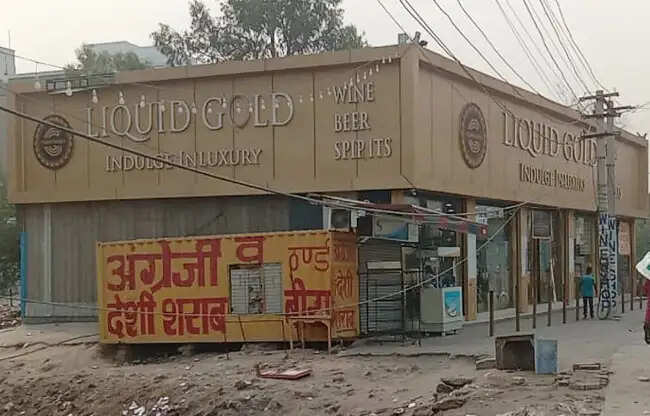 सोनीपत: शराब ठेका लूटने आए बदमाश को पकड़ा तो आरोपी ने लगाई फांसी