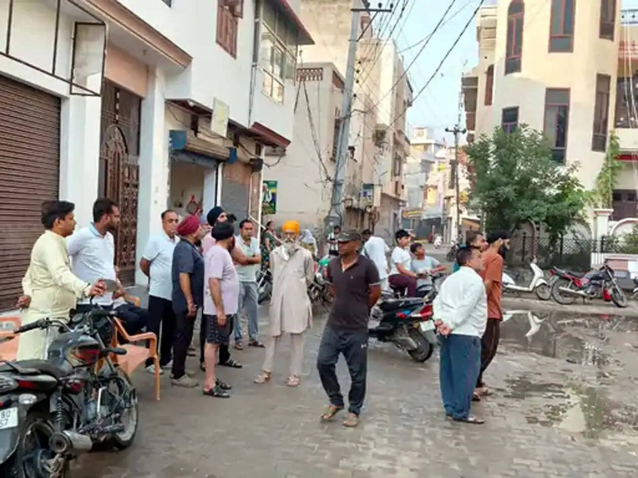 हिसार : फर्नीचर हाउस में भीषण आग, तैयार फर्नीचर जलकर राख