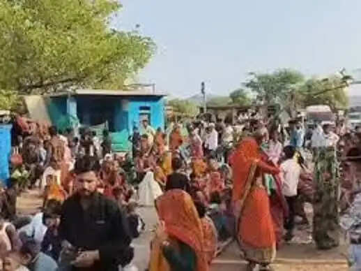 शिवपुरी&nbsp;:&nbsp;टाइगर हमले से आदिवासी&nbsp;की&nbsp;मौत के बाद उबाल,&nbsp;5 घंटे चक्काजाम, आश्वासन पर खुला मार्ग