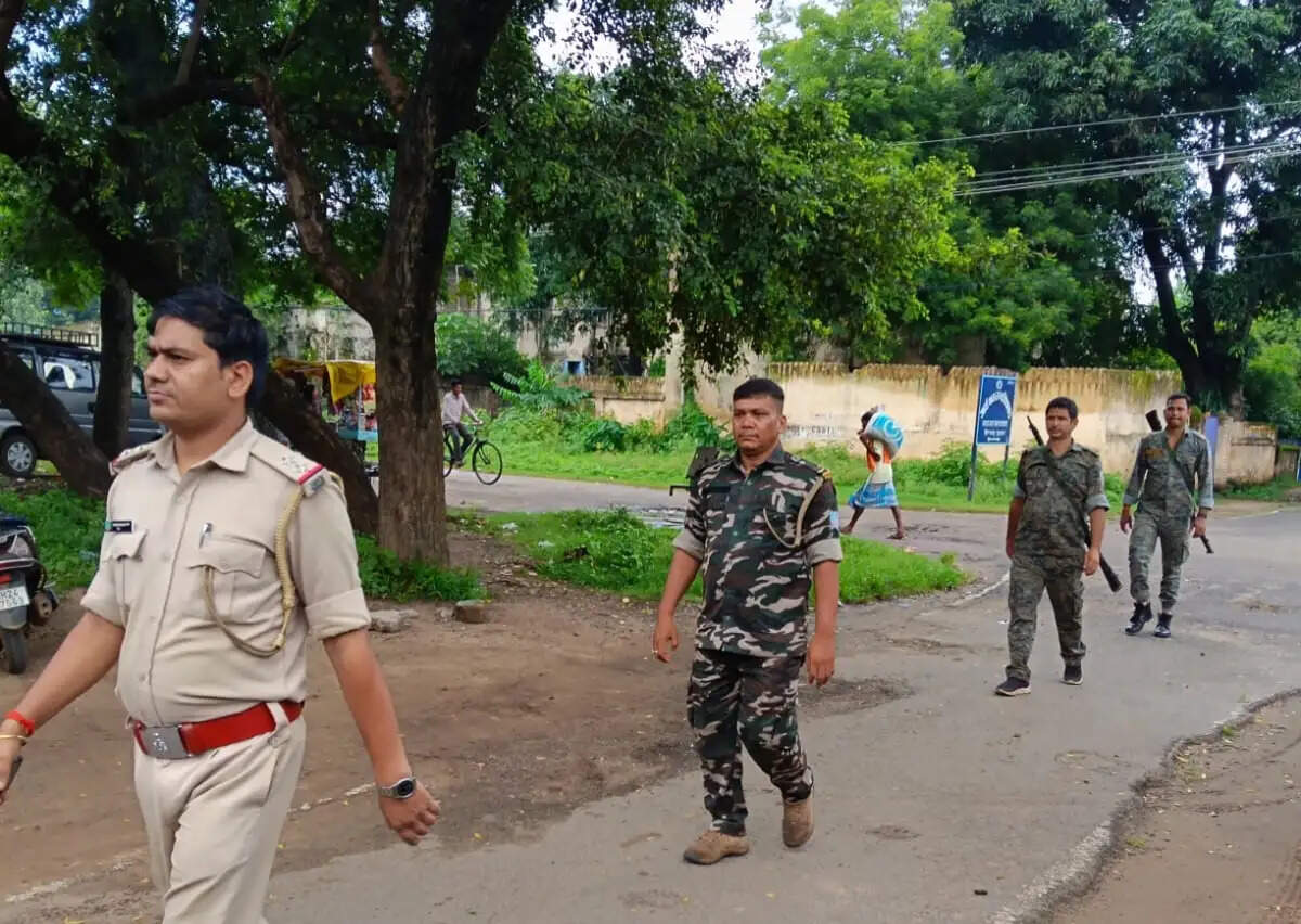 महिलाओं की सुरक्षा में जुटे एसपी के प्रहरी, स्कूल और कॉलेजाें में लगाई गश्त