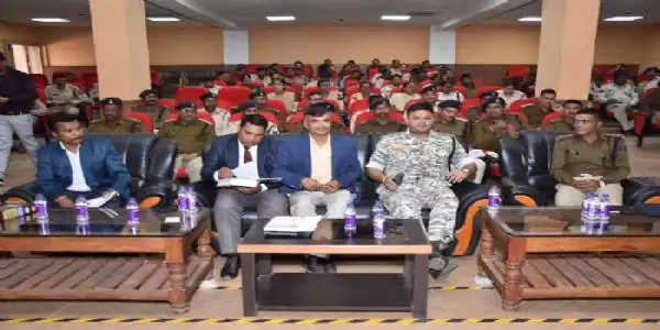 जगदलपुर : जिला पुलिस बल को नयी विधियों का दिया गया प्रशिक्षण