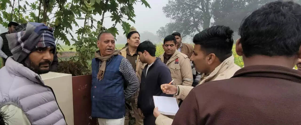 औरैया में नए साल के जश्न के बीच चोरों ने सर्राफा दुकान के ताले तोड़े, लाखों जेवर-नकदी चोरी