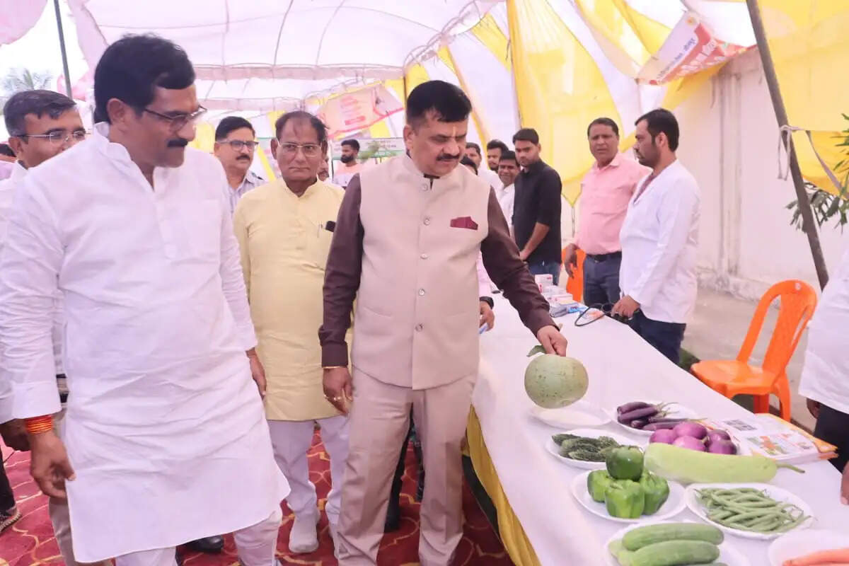 सरकार के 09 वर्ष पूर्ण होने पर प्रदर्शनी व सांस्कृतिक कार्यक्रम, उपलब्धियों का किया गया प्रदर्शन