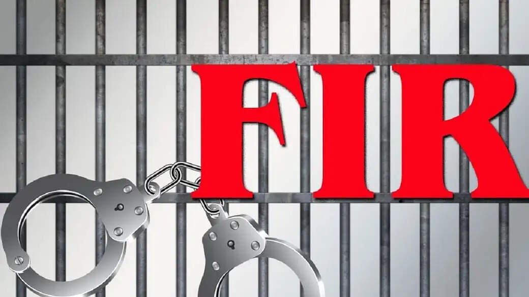 महिला की आंखों में मिर्च पाउडर डाला, सोने की बालियां छीनकर ले गया बदमाश