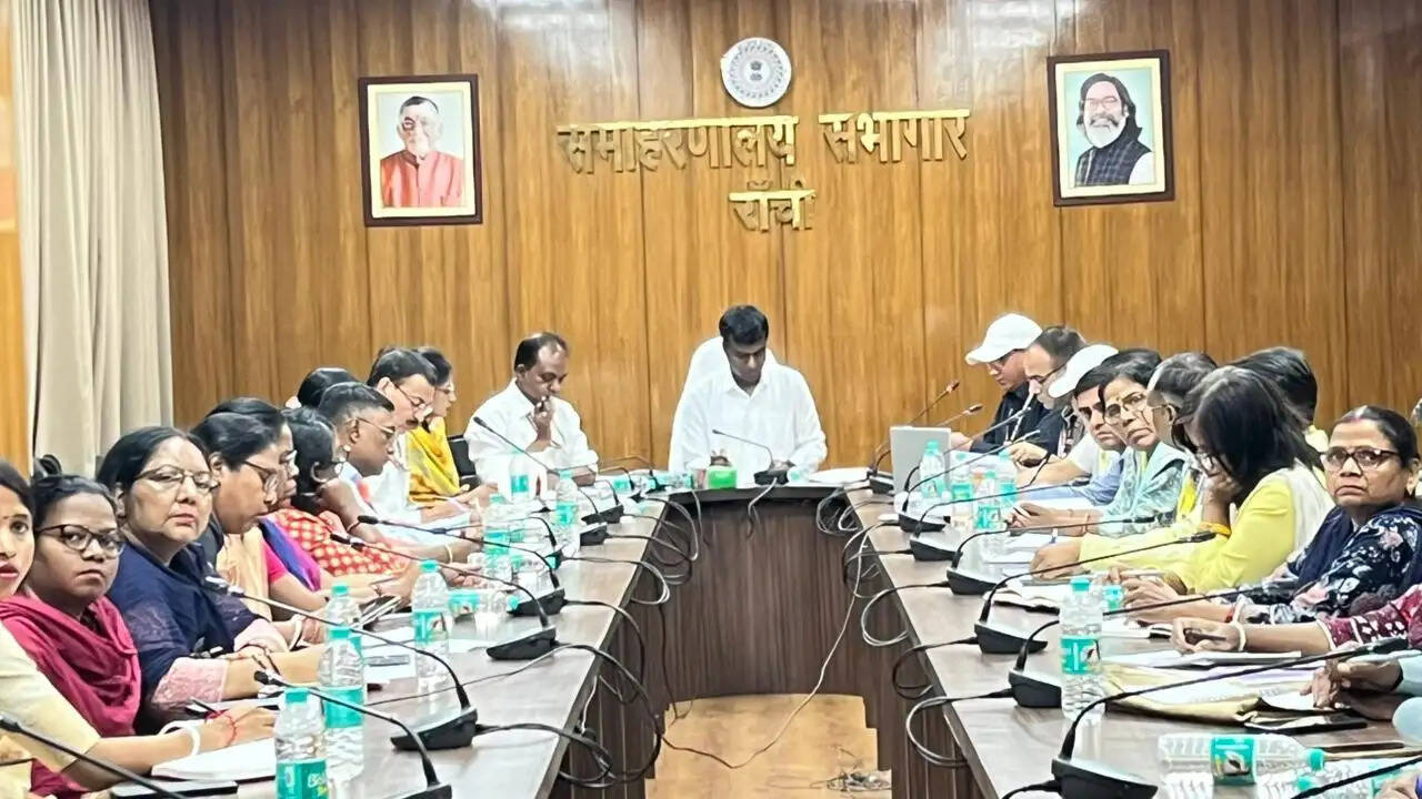 डीसी ने 215 शिक्षकों के ई-विद्या वाहिनी में उपस्थिति दर्ज नहीं करने पर रोका वेतन