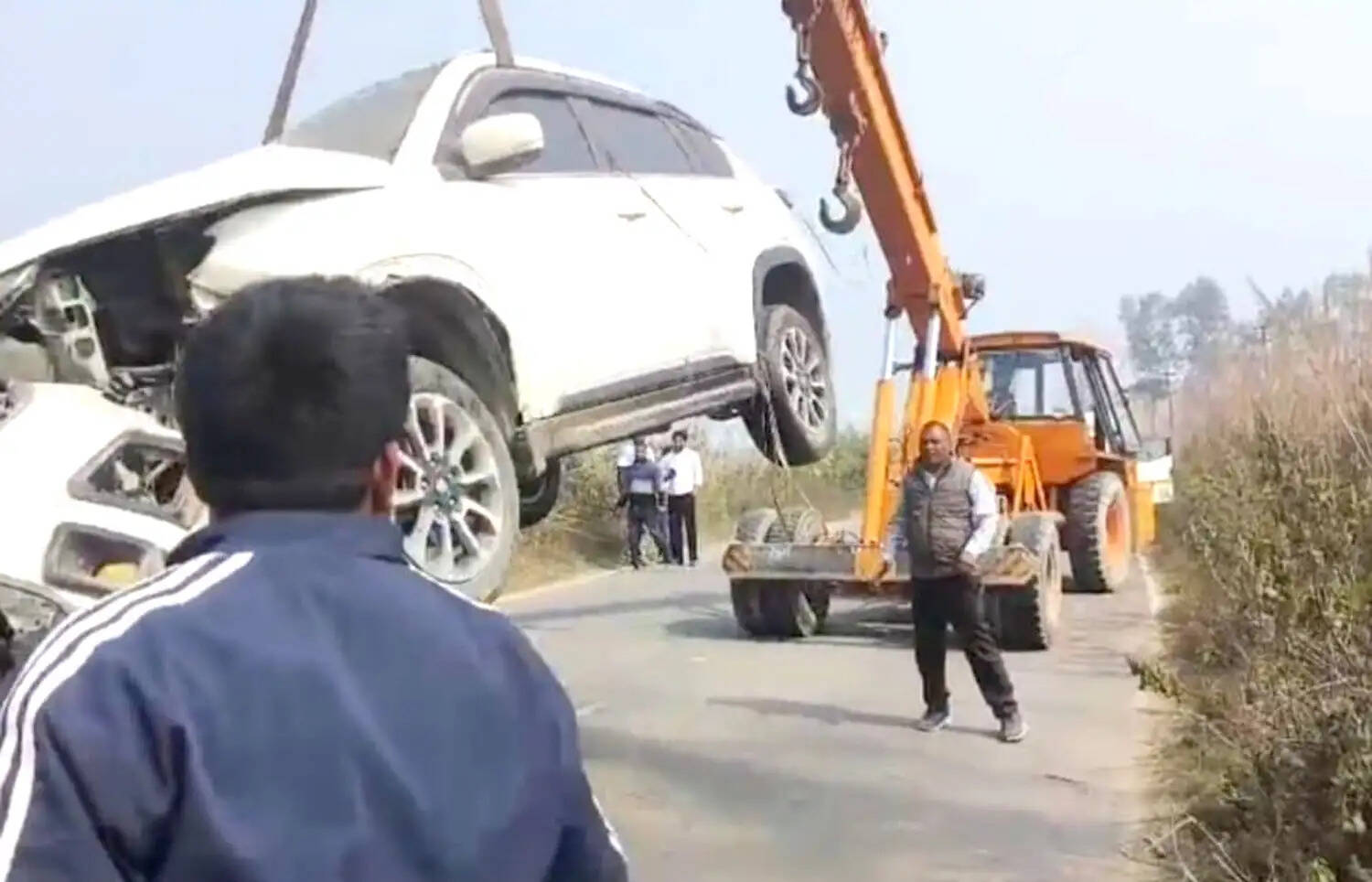 नहर में गिरी कार में दो युवकों की मौत, परिजनों ने की शिनाख्त