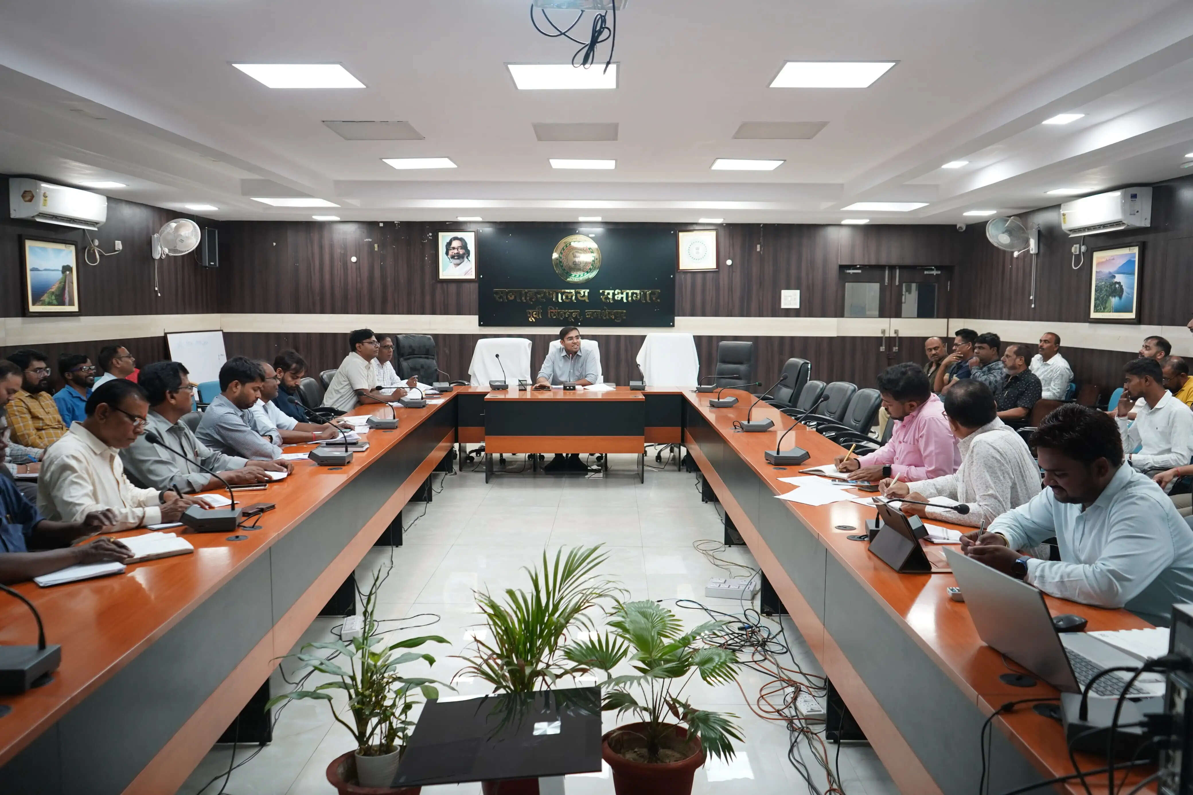 जलापूर्ति योजना को जून तक पूरा करें अधिकारी : डीडीसी