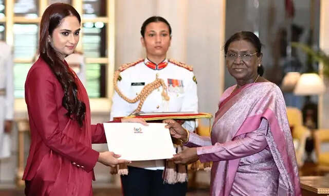 राष्ट्रपति मुर्मु ने छह देशों के राजदूतों और उच्चायुक्तों का परिचय-पत्र स्वीकार किया