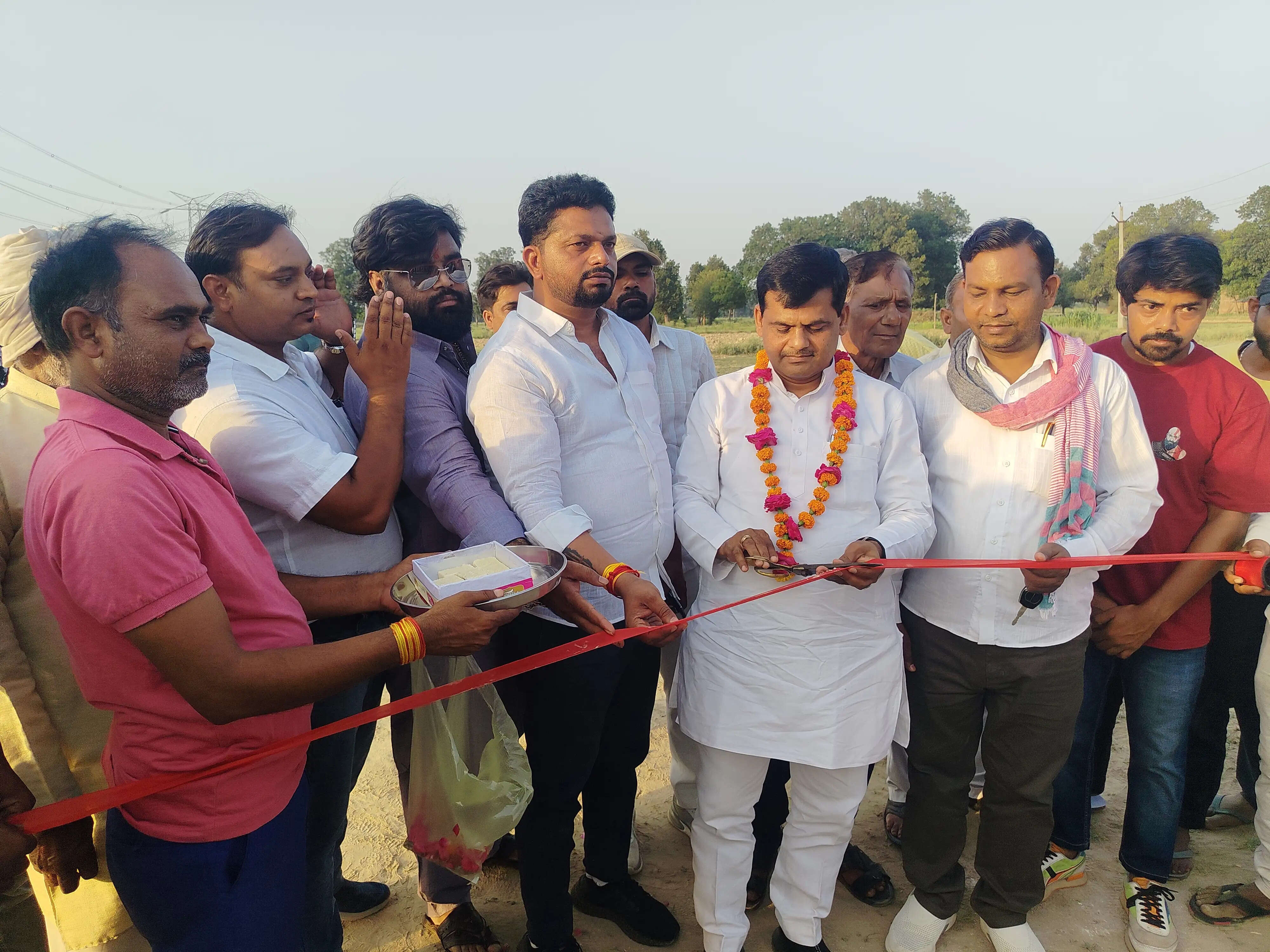 सपा जिलाध्यक्ष सर्वेश बाबू गौतम ने किया क्रिकेट टूर्नामेंट का उद्घाटन, खिलाड़ियों का बढ़ाया उत्साह