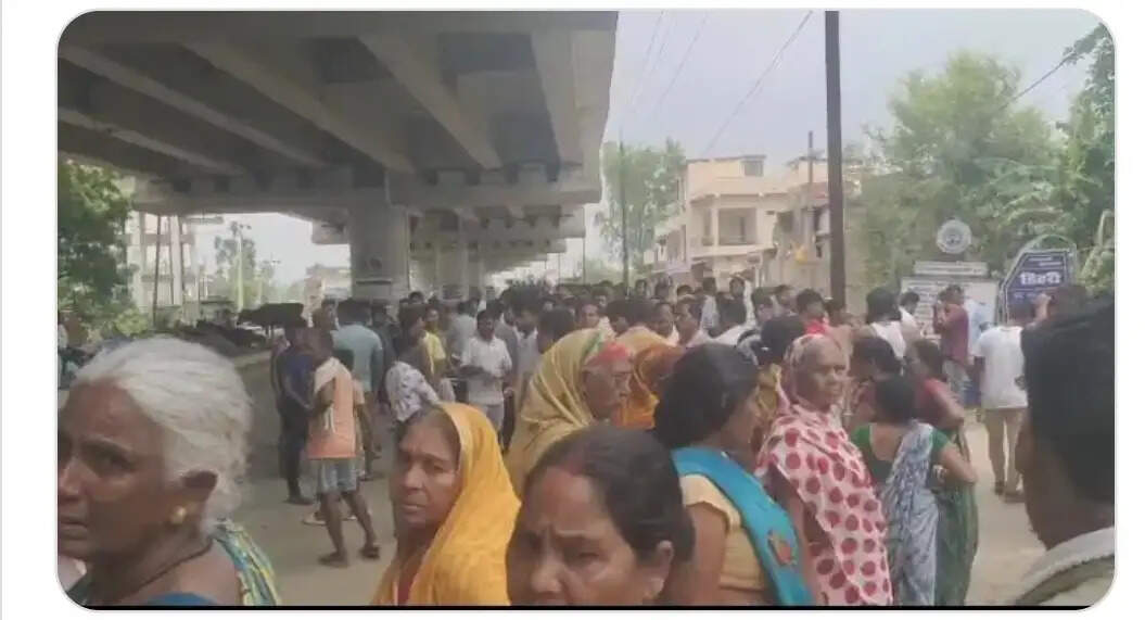 तेज रफ्तार ई-रिक्शा ने युवक को रौंदा, इलाज के दौरान मौत विरोध में सड़क जाम
