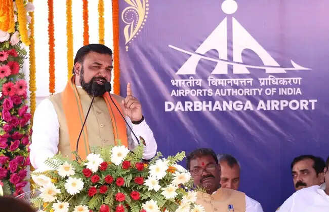 मुख्यमंत्री सम्राट चौधरी ने दरभंगा एयरपोर्ट की सुरक्षा सीआईएसएफ को दिये जाने की समीक्षा की