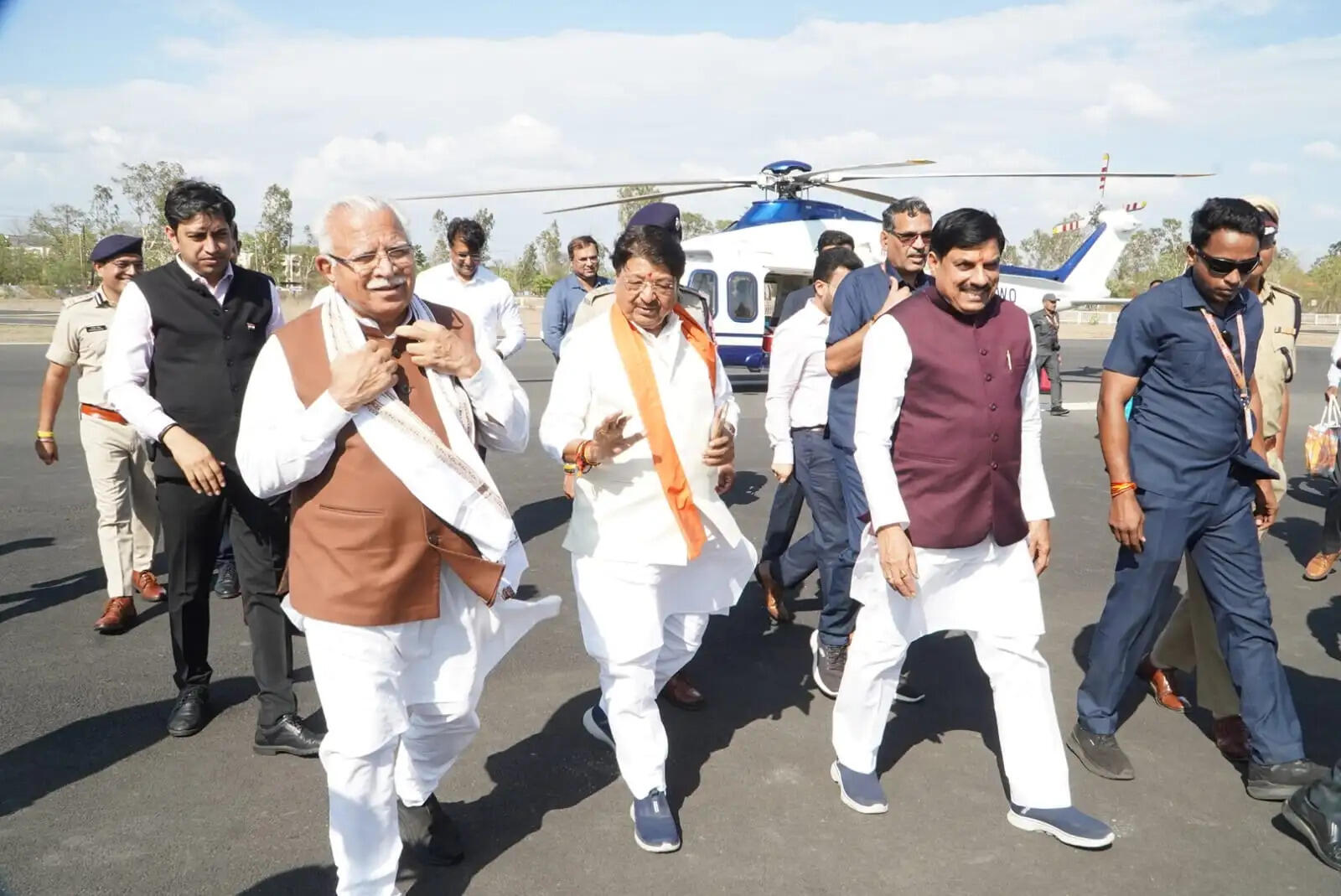 उज्जैन पहुंचे मुख्यमंत्री डॉ. मोहन यादव और केंद्रीय मंत्री मनोहर लाल खट्टर, हेलीपैड पर हुआ भव्य स्वागत