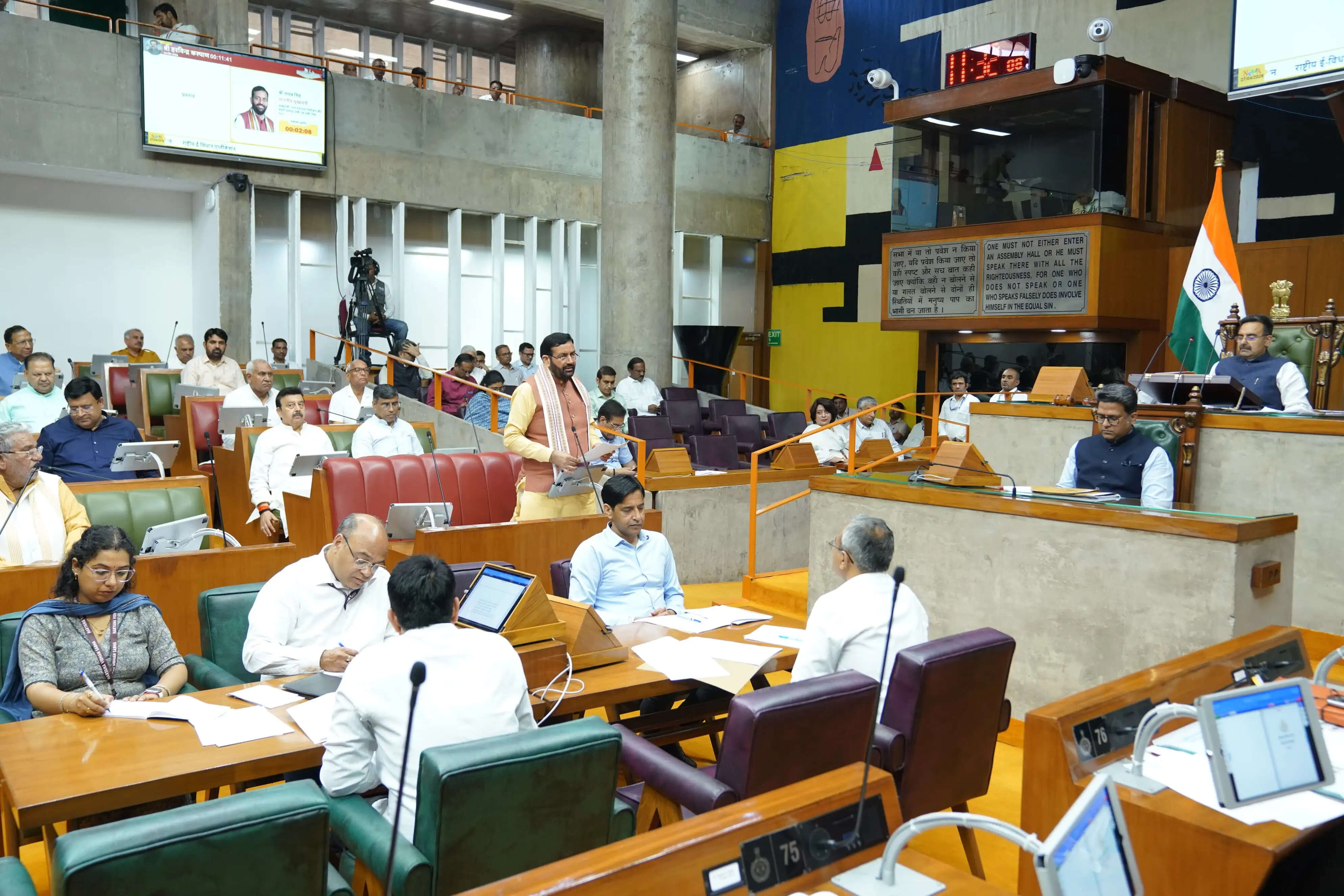 विधानसभा में नारी शक्ति वंदन अधिनियम के समर्थन में प्रस्ताव पास