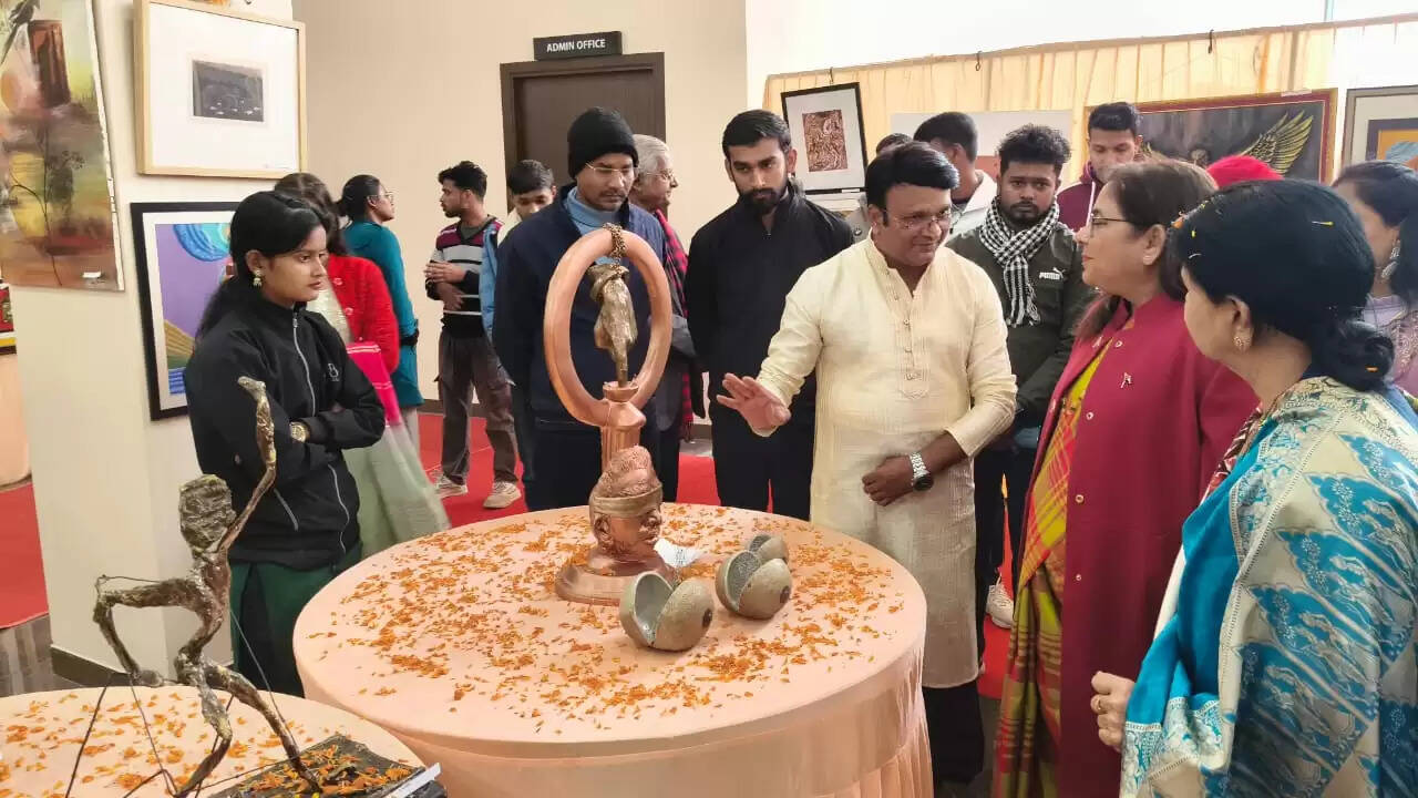 समाज की सच्ची अभिव्यक्ति है कला : रवि शंकर खरे