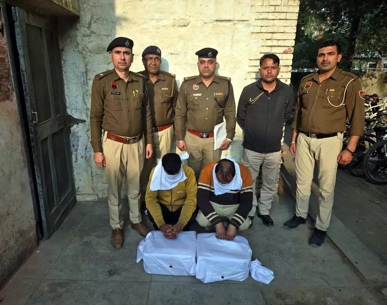 हिसार में रिटायर्ड प्रोफेसर के घर से 80 लाख की चोरी के आरोपी काबू