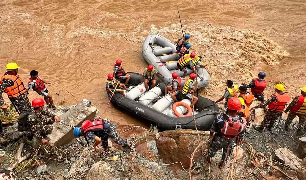 नेपाल में नदी में डूबे दो बस और 65 यात्रियों को ढूंढने के लिए वाटर ड्रोन व सोनार कैमरे का प्रयोग