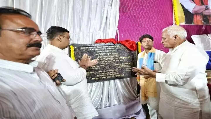 मेरा हर बुनकर सोने के समान है और इनकी सुरक्षा व समृद्धि मेरी जिम्मेदारीः सिंधिया