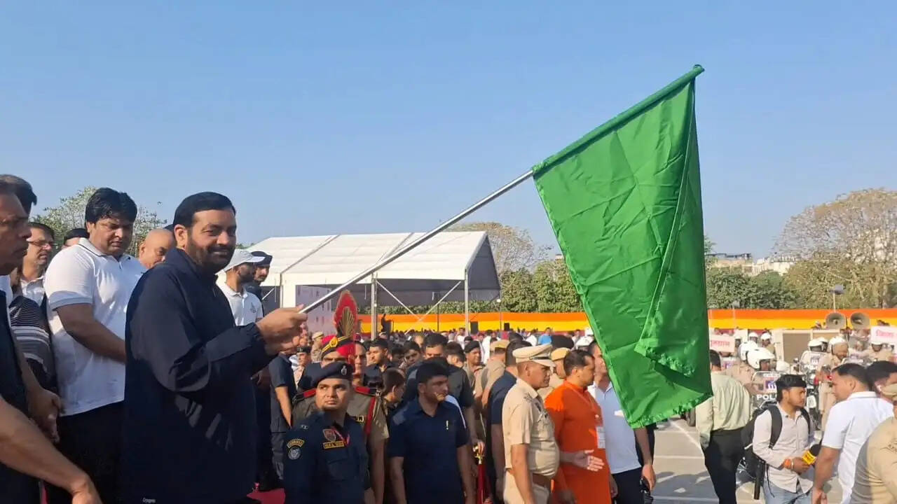 गुरुग्राम में मुख्यमंत्री ने हरियाणा पुलिस के 312 नए वाहनों को दिखाई हरी झंडी