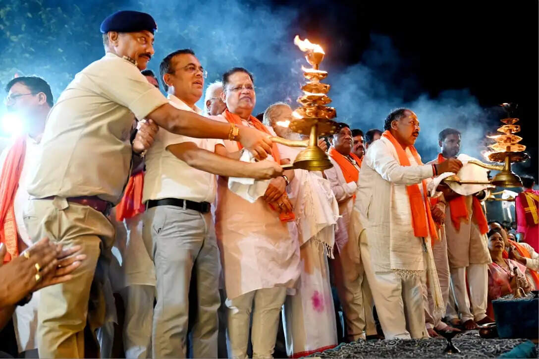 एक लाख दीपों से जगमगाया शिवरीनारायण का महानदी घाट, सेवा संकल्प अभियान का हुआ भव्य आगाज