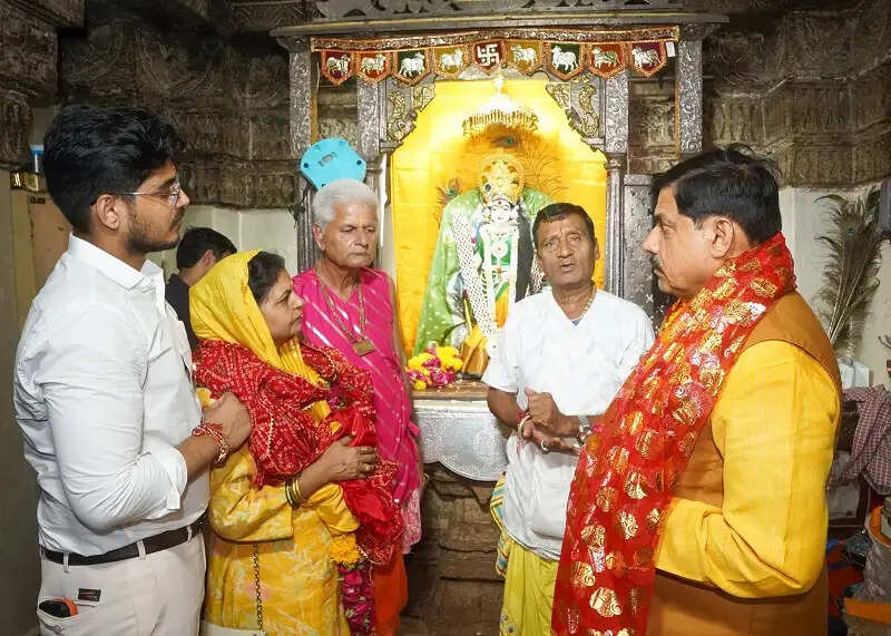 मप्रः मुख्यमंत्री डॉ. यादव ने द्वारिका में प्राचीन रुक्मणी माता मंदिर में किए दर्शन