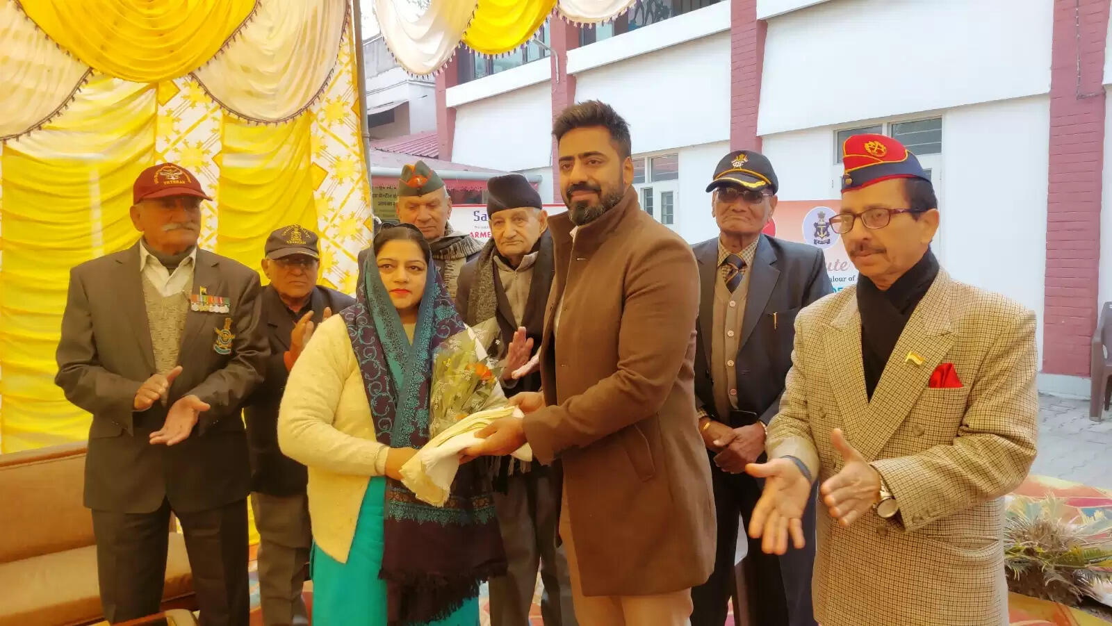 ऊना में वीर नारियों को सम्मान, पूर्ण शास्त्र सेना दिवस पर डीसी ने किया सम्मानित