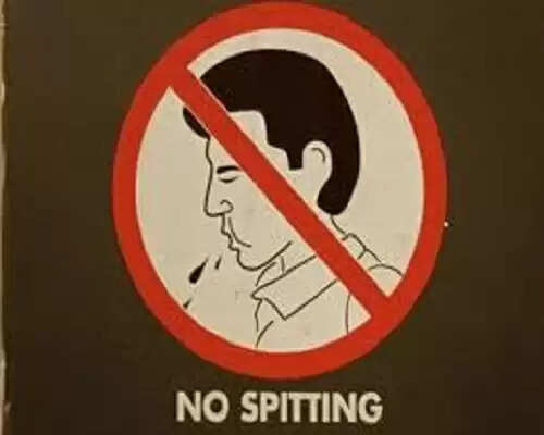 वाराणसी: सार्वजनिक स्थानों पर गुटखा खाकर थूकने वालों पर सख्ती,लगेगा जुर्माना