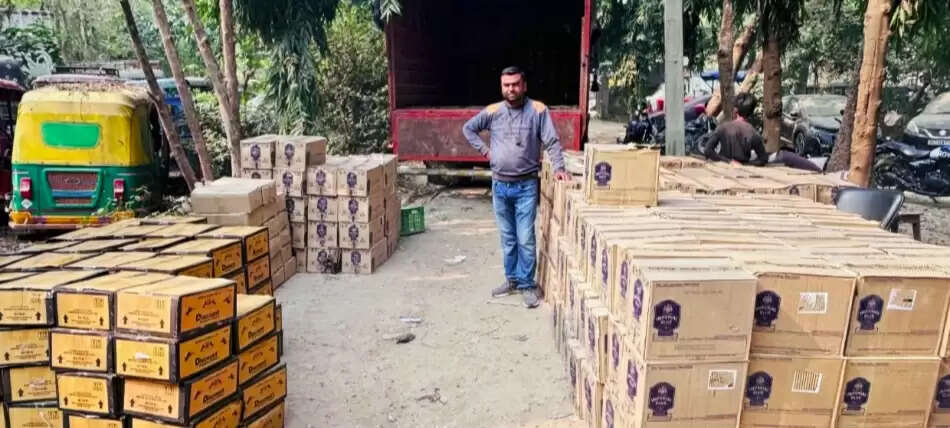 गंगा पुल चेकपोस्ट पर ट्रक से सिरका व अवैध शराब जब्त