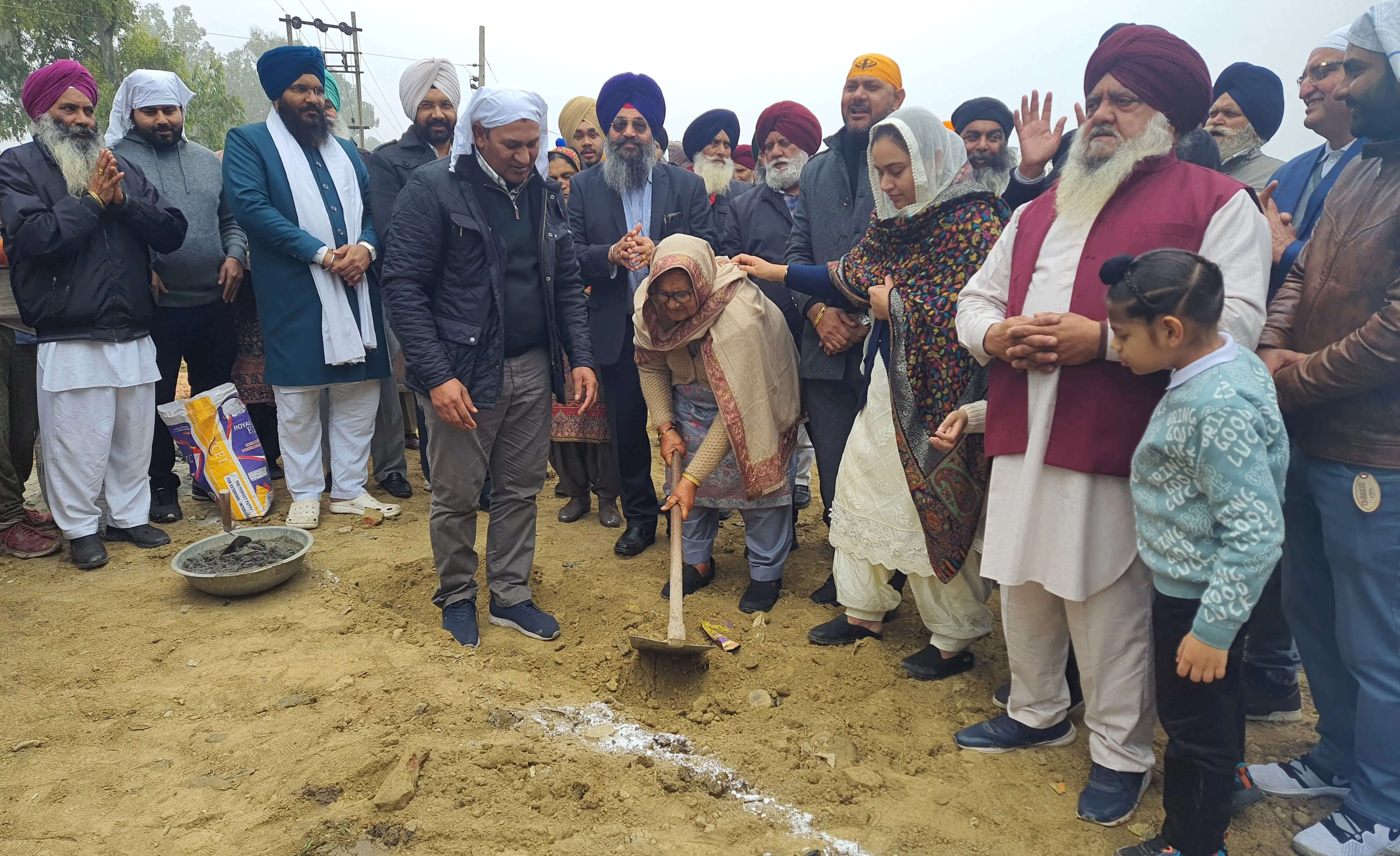 कैथल: सरपंच ने आधुनिक ग्राम सचिवालय के लिए दान में दी जमीन, सास से रखवायी रखी नींव