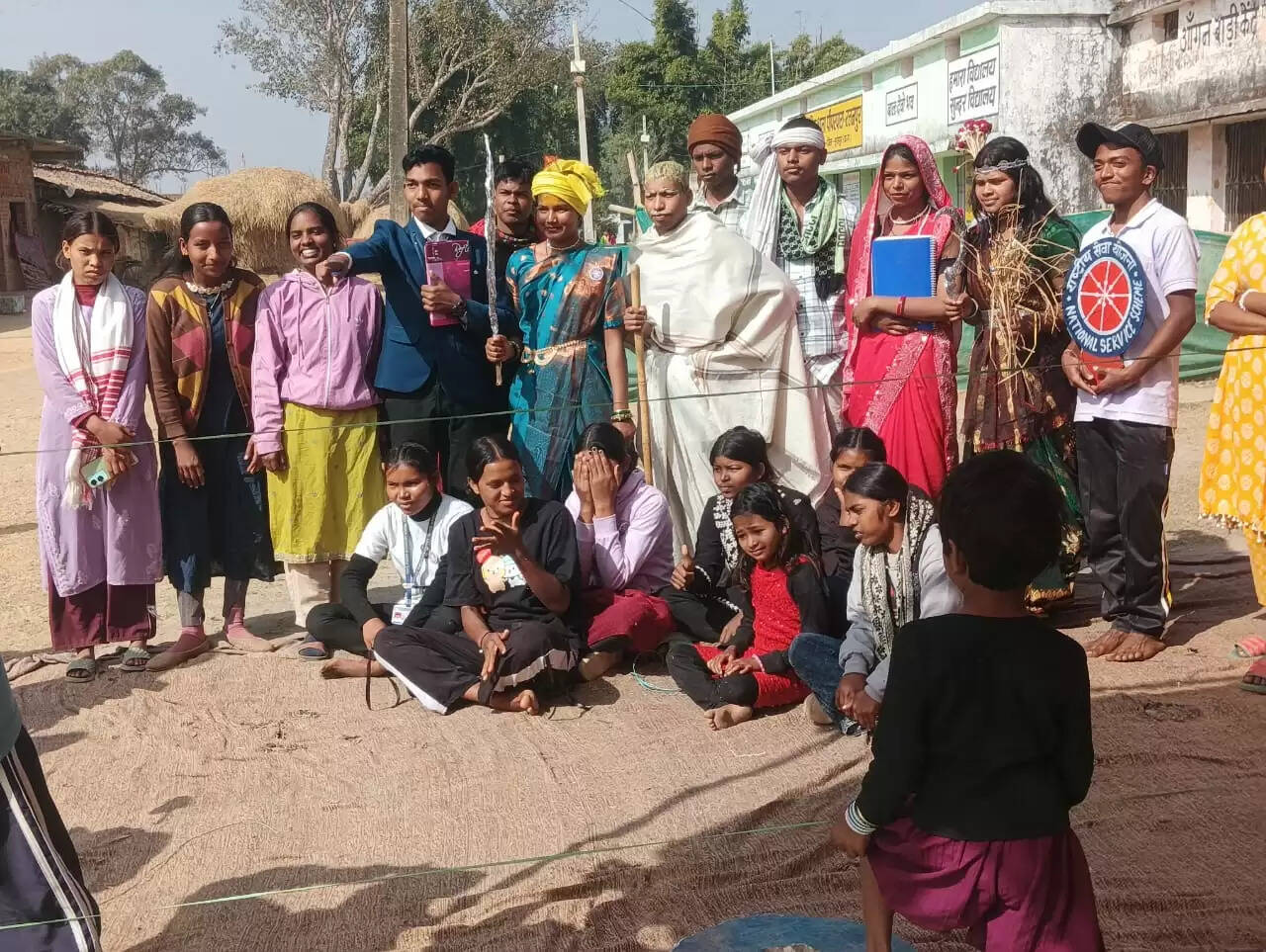 सूरजपुर: रासेयो का सात दिवसीय विशेष शिविर संपन्न, नशा मुक्ति और स्वच्छता का दिया संदेश