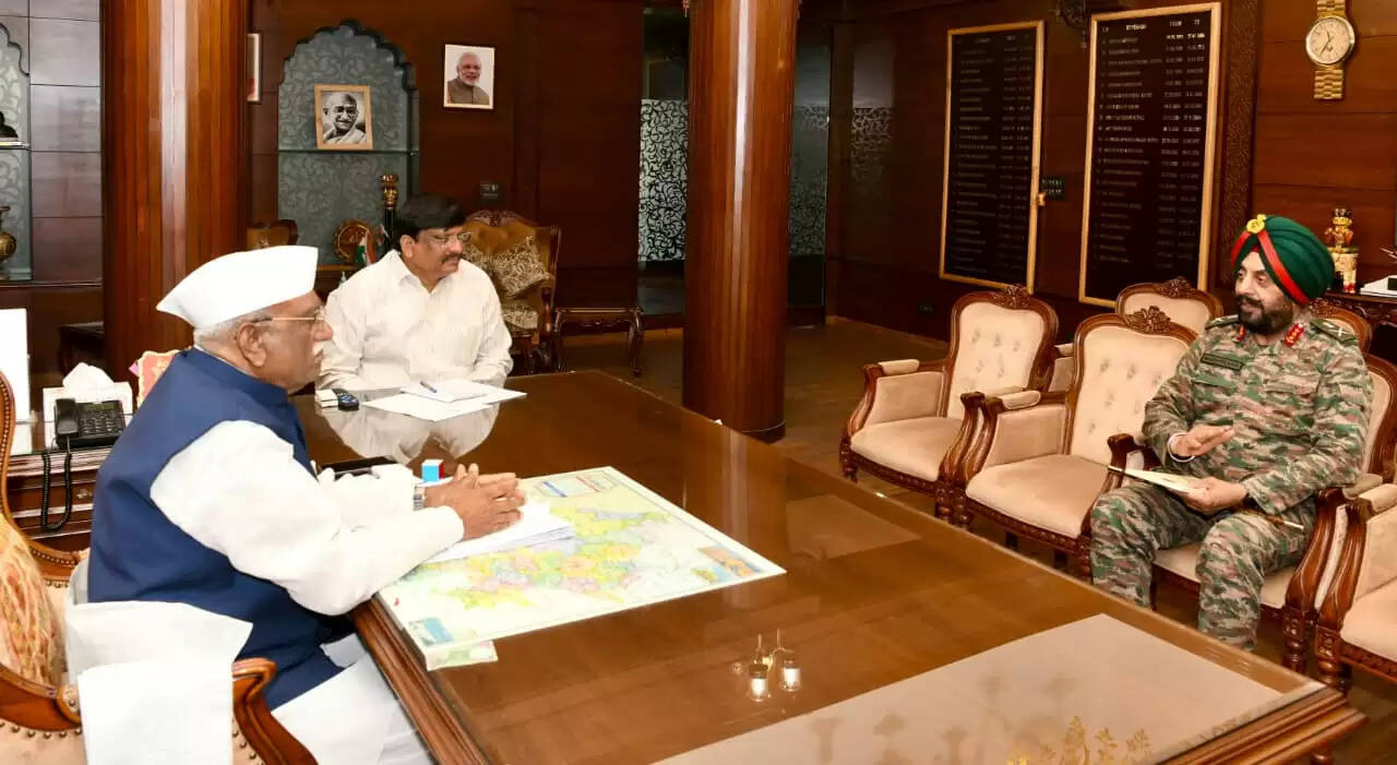 राज्यपाल बागडे से लेफ्टिनेंट जनरल मनजिंदर सिंह ने की शिष्टाचार भेंट