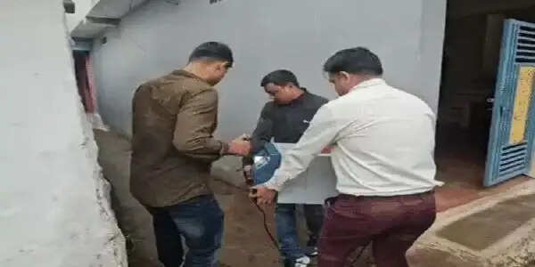 मप्र के सागर में युवक के घर बंदूक तलाशने पहुंची पुलिस, मिले 3 करोड़ रुपये नगद