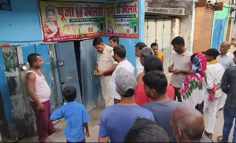 आभूषण दुकान में चोरी, जांच में जुटी पुलिस