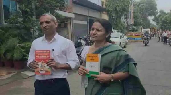 इंदौर:&nbsp;मंत्री कैलाश विजयवर्गीय के निवास पर प्रदर्शन करने पहुंचे दंपति हिरासत में, सुरक्षा व्यवस्था पर भी उठे सवाल