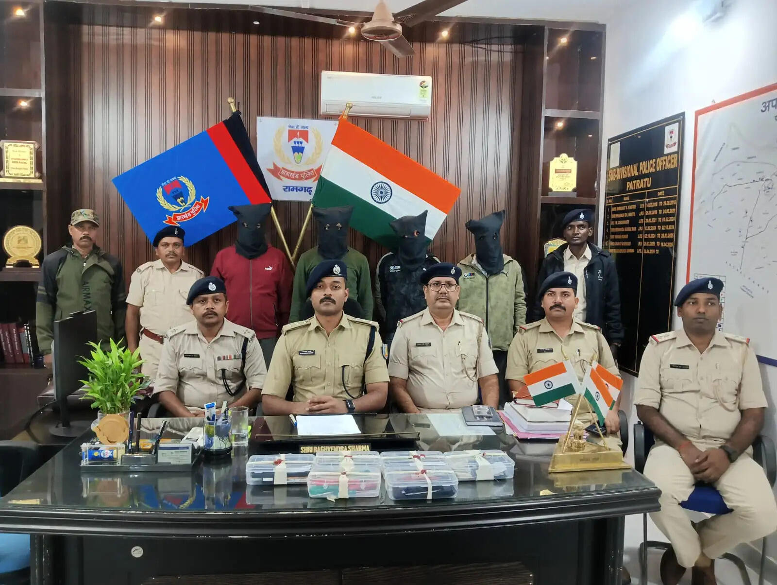 एटीएम मशीन से छेड़छाड़ कर लोगों को चूना लगाने वाले चार अपराधी गिरफ्तार