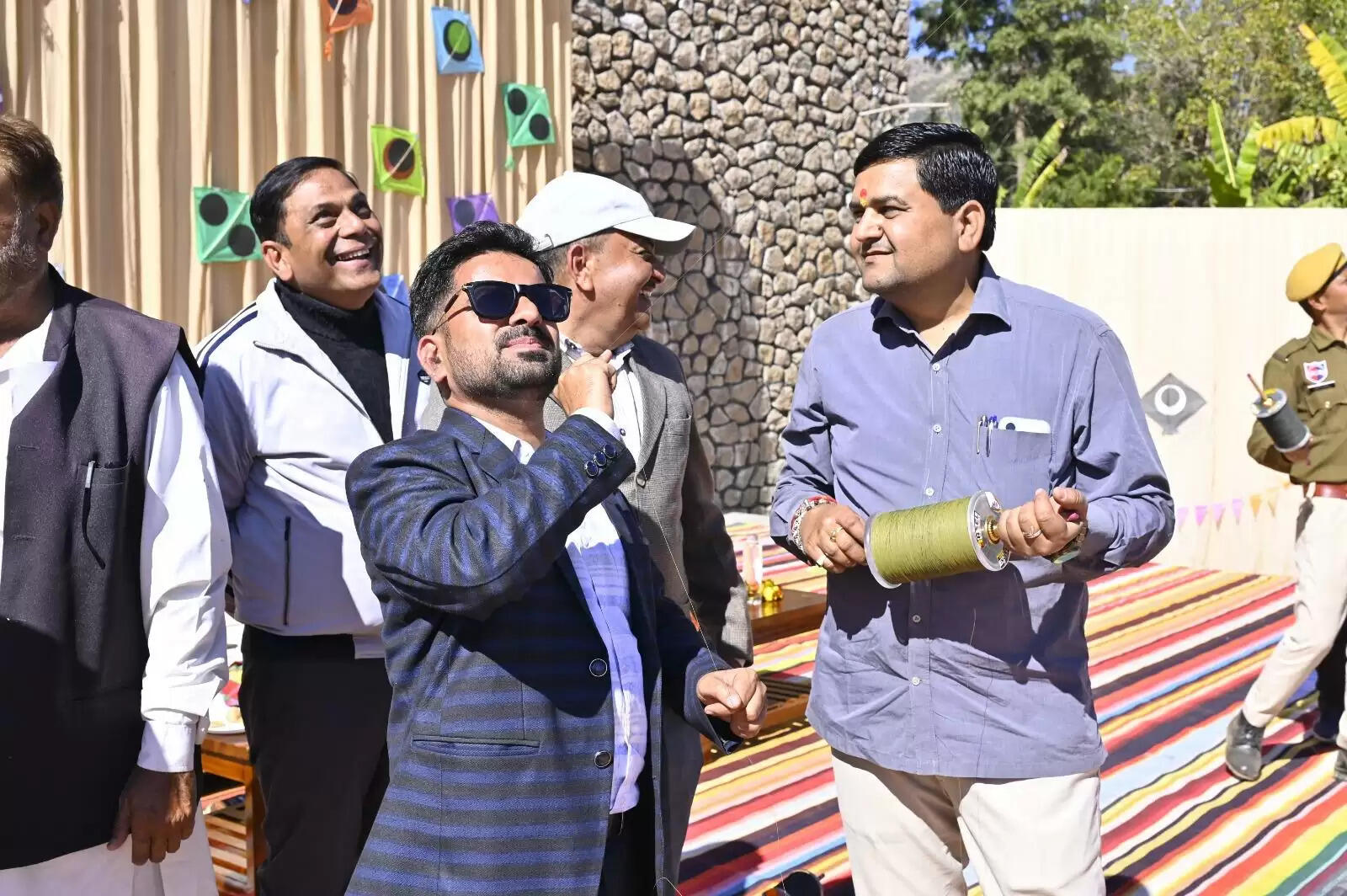 मकर संक्रांति का पर्व: छतों पर दिनभर चला पतंगबाजी का दौर