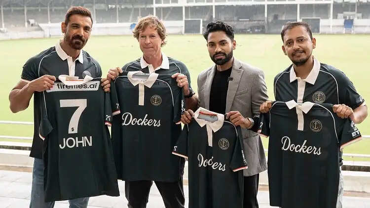 रॉटरडैम डॉकर्स की जर्सी लॉन्च, जोंटी रोड्स और जॉन अब्राहम ने किया अनावरण