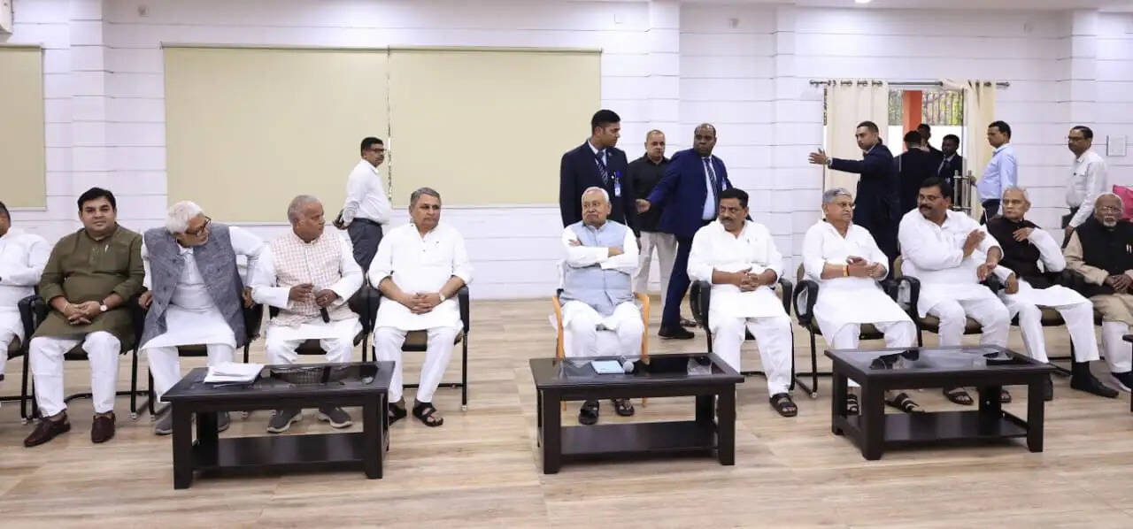 मुख्यमंत्री ने पार्टी नेताओं काे किया आश्वस्त, कहा- बिहार की प्रगति पर अपनी नजर बनाए रखेंगे और मार्गदर्शन करते रहेंगे