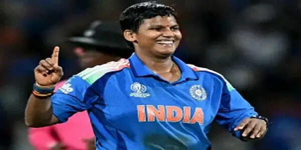ब्रिटेन की क्रिकेट पत्रिका विजडन के दीप्ति शर्मा को सर्वश्रेष्ठ महिला खिलाड़ी चुनने पर आगरा में खुशी