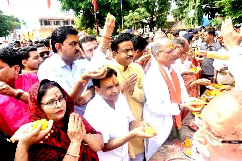 मंदसौरः भगवान पशुपतिनाथ की शाही सवारी में शामिल हुए उप मुख्यमंत्री देवड़ा