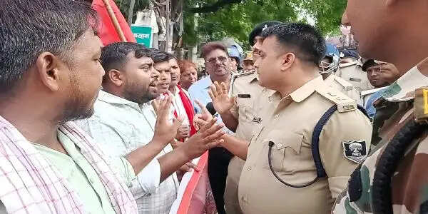 बिहार बंद बेअसर: प्रशासन की सख्ती के कारण जनजीवन रहा सामान्य