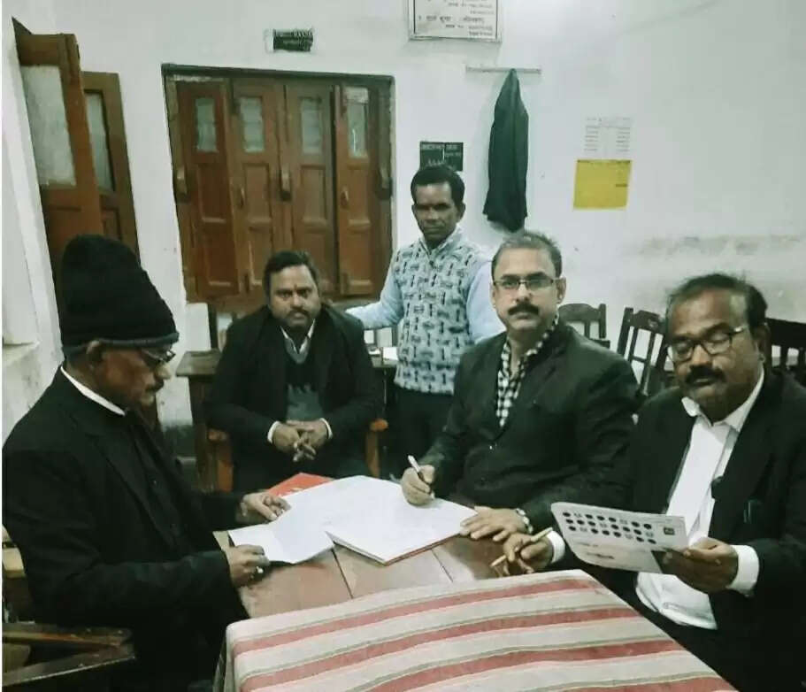जिला अधिवक्ता संघ के अध्यक्ष और महासचिव पद के चुनाव में आमने- सामने की टक्कर