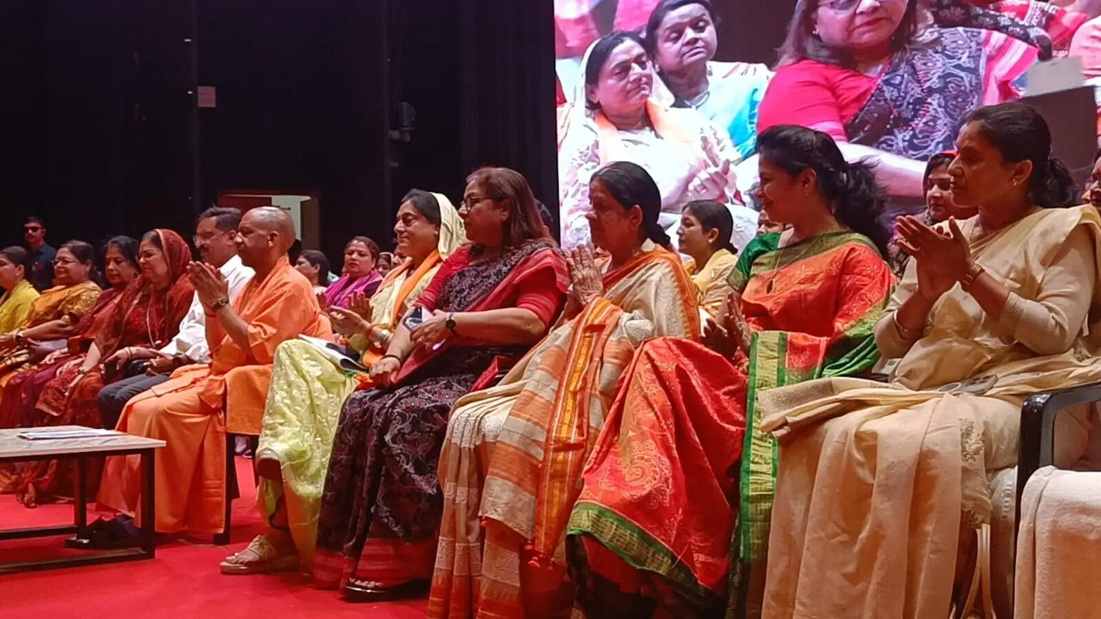 महिला विरोधी हैं कांग्रेस व सपा के कारनामे : याेगी आदित्यनाथ