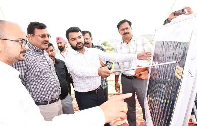 मुख्य सचिव ने ईएमसी और राजमार्ग परियोजनाओं की समीक्षा, कार्यों में तेजी के निर्देश