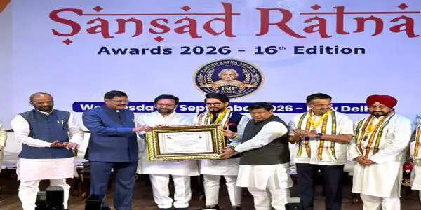 अनुराग सिंह ठाकुर सांसद रत्न अवॉर्ड से हुए सम्मानित