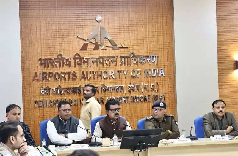 इंदौर एयरपोर्ट को एक करोड़ यात्रियों की क्षमता का बनाने की तैयारी, सांसद की पहल पर हुई अहम बैठक