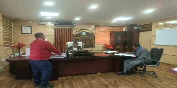 मुख्यमंत्री रोजगार सृजन योजना के लाभुकों के दस्तावेजों की हाे बारीकी से जांच : डीसी