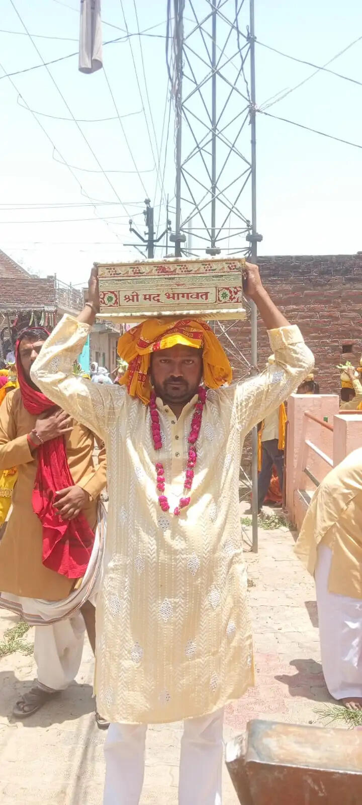औरैया श्रीमद्भागवत सप्ताह ज्ञान यज्ञ का शुभारंभ, निकली कलश यात्रा